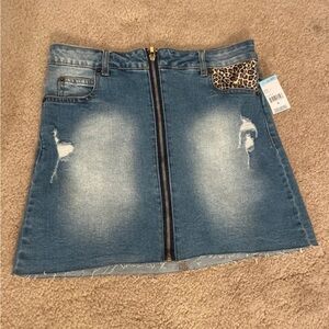 Blue Denim Zip-Up Mini Skirt with Cheetah Print Detail